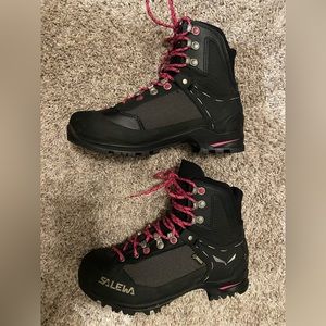 Salewa Raven 2 GTX Women’s size 7.5 Mountaineering Boots